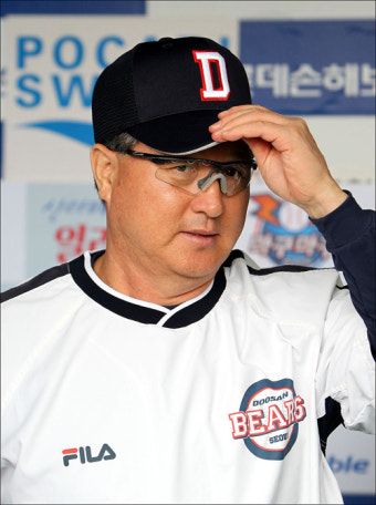 두산 김경문 감독, 성적 부진 이유로 전격사퇴
