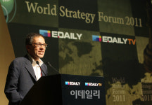 [포토]질문에 대답하는 이안 브레머