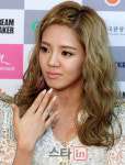 [포토]소녀시대 효연 `너무 더워요~`