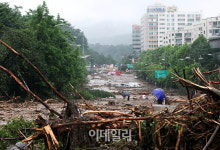 [포토]우면산 산사태 `토사가 덮친 남부순환로`