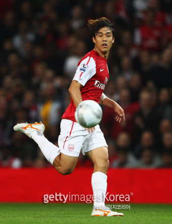 박주영, EPL 데뷔전 72분 활약...아스널, 4부리그팀에 진땀승