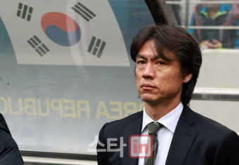[포토]진지한 홍명보 감독