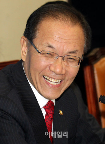 [포토]황우여 원내대표 `밝은 미소`