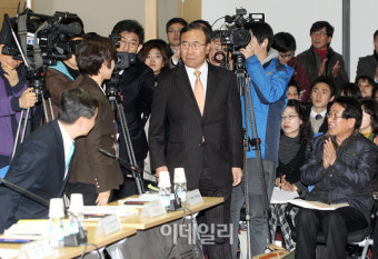 [포토]학교폭력 근절 대책 세미나 참석한 한상대 검찰총장
