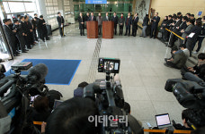 [포토]여야 8인, 개성공단 방문 마치고 입경