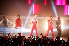 JYJ 칠레 공연, 광란의 현장..그들은 `붉은 악마`였다