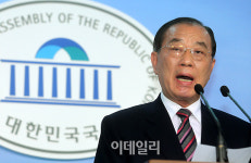 [포토]김충조, 민주통합당 탈당 및 무소속 출마