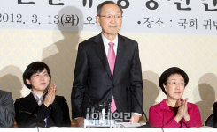 [포토]인사말하는 백낙청 교수