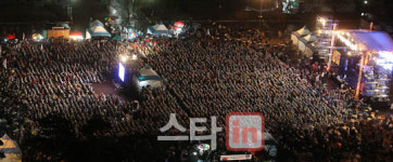 [포토]`파업 콘서트 가득 메운 시민들`
