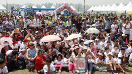 [포토]가족과 함께 즐기는 `2012 희망의친구들 무지개축제`