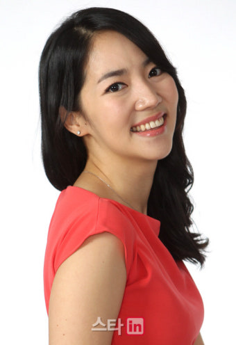 이윤진 “남편 이범수, 존경하는 사람”(인터뷰)