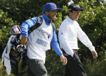 [디오픈]캐디로 변신한 테베즈 "축구가 쉬웠어요"