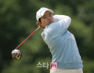 안선주, 일본 투어 2주 연속 우승..상금왕 경쟁 치열