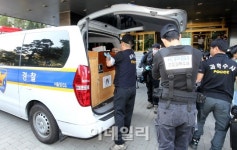 [포토]정부종합청사로 출동한 과학수사대