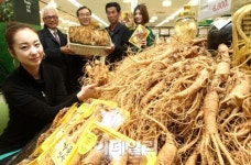 [포토]이마트, 전북 고창 인삼농가 돕기 캠페인