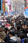[포토]포근한 날씨, 붐비는 명동거리
