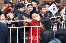 [포토]23년 만에 삼성동 사저 떠나는 박근혜 대통령
