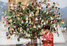 [포토]박근혜 대통령, 희망이 열리는 나무 제막식