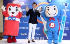 [포토]김명민이 선택한 전동칫솔 오랄-비 `트라이존`