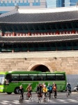 2008명가정문앞점 | [포토]숭례문앞 지나가는 자전거버스