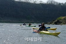 속살 드러낸 연천의 비경, 전흔의 상처마저도 감싸다