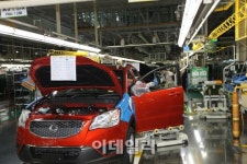 멈춘 시계가 다시 가는 것 같아요..쌍용차 복직자의 눈물