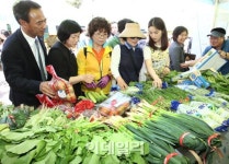 [포토]팔도 농축산물 직거래 큰 장터 열려