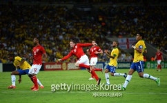 브라질-잉글랜드, 난타전 끝 2-2 무승부