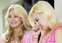 [포토]소녀시대 효연-써니 누구 헤어가 더 잘 어울리나요?