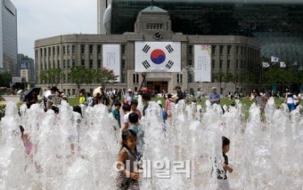 [포토]시원한 서울광장