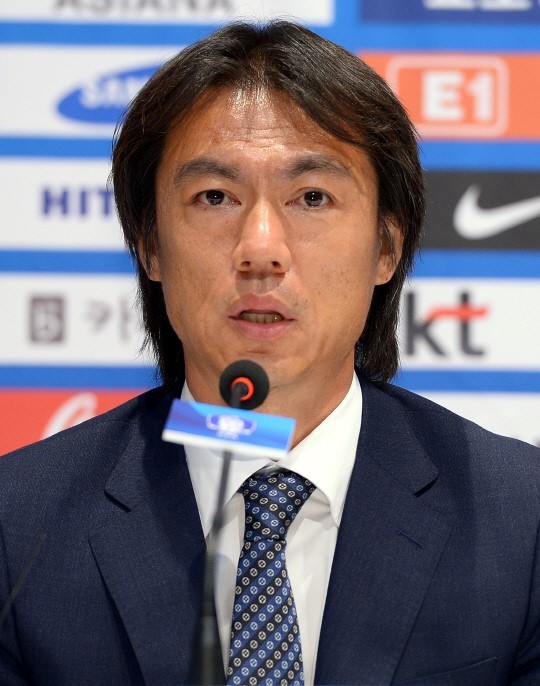 충주시 유튜버 충주맨, 축구 대표팀 감독 홍명보 패러디 영상 게재
