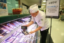 [포토]안심하세요 이마트, 매장서도 방사능 검사