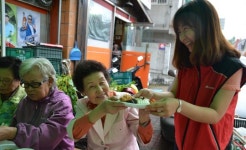 KT커머스, 일원동 비젼학교서 행복나눔잔치 활동