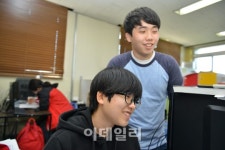 기술이 경쟁력 기능경기대회 이색 도전자 눈길