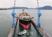 현대삼호重, 육상 건조한 LNG선 진수..세계 최초