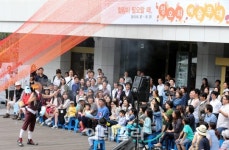 [포토]점심 먹고 즐기는 무료 야외콘서트