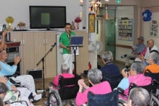 진주 박안과의원 박창열 원장, 의료봉사에 공연까지