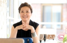 젊은 엄마 김해숙, 카메라 앞에 서면 아직도 떨려요