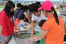 막 꺼낸 뜨거운 두부 한모 하실래요...체험마을 4곳