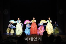 [설특집①] 전통공연…삼대가 함께하면 반값행사 풍성
