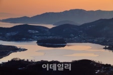 지붕없는 박물관으로 떨어지는 낙조 품다…강화도 적석사