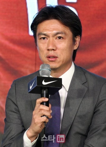 [포토]인사말 하는 홍명보 축구 국가대표팀 감독