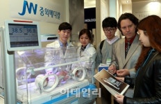 [포토]JW중외메디칼이 자체개발한 인큐베이터