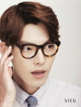 김우빈, 뿔테 안경 쓰고 `귀여운 남자` 변신