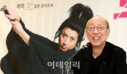 [포토]밝은 미소로 답하는 니나가와 유키오