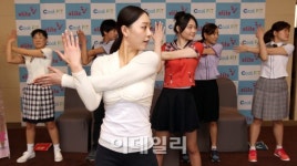 [포토]엘리트학생복의 신축성과 통기성을 경험하세요!