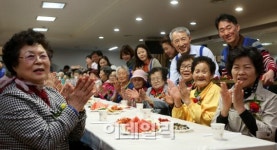 (주)농협유통 양재구내식당 | [포토]농협유통, 가정의 달 맞아 배식 봉사활동 실시