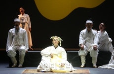 [포토]국립창극단 신작 창극 변강쇠 점 찍고 옹녀