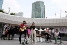 [포토]코엑스몰로 직접 찾아온 콘서트 메모리(Memory)