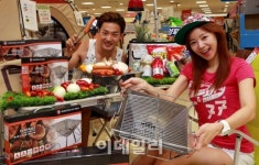 [포토]롯데마트 가족캠핑 몽크로스 BBQ 테이블, 그릴이면 끝